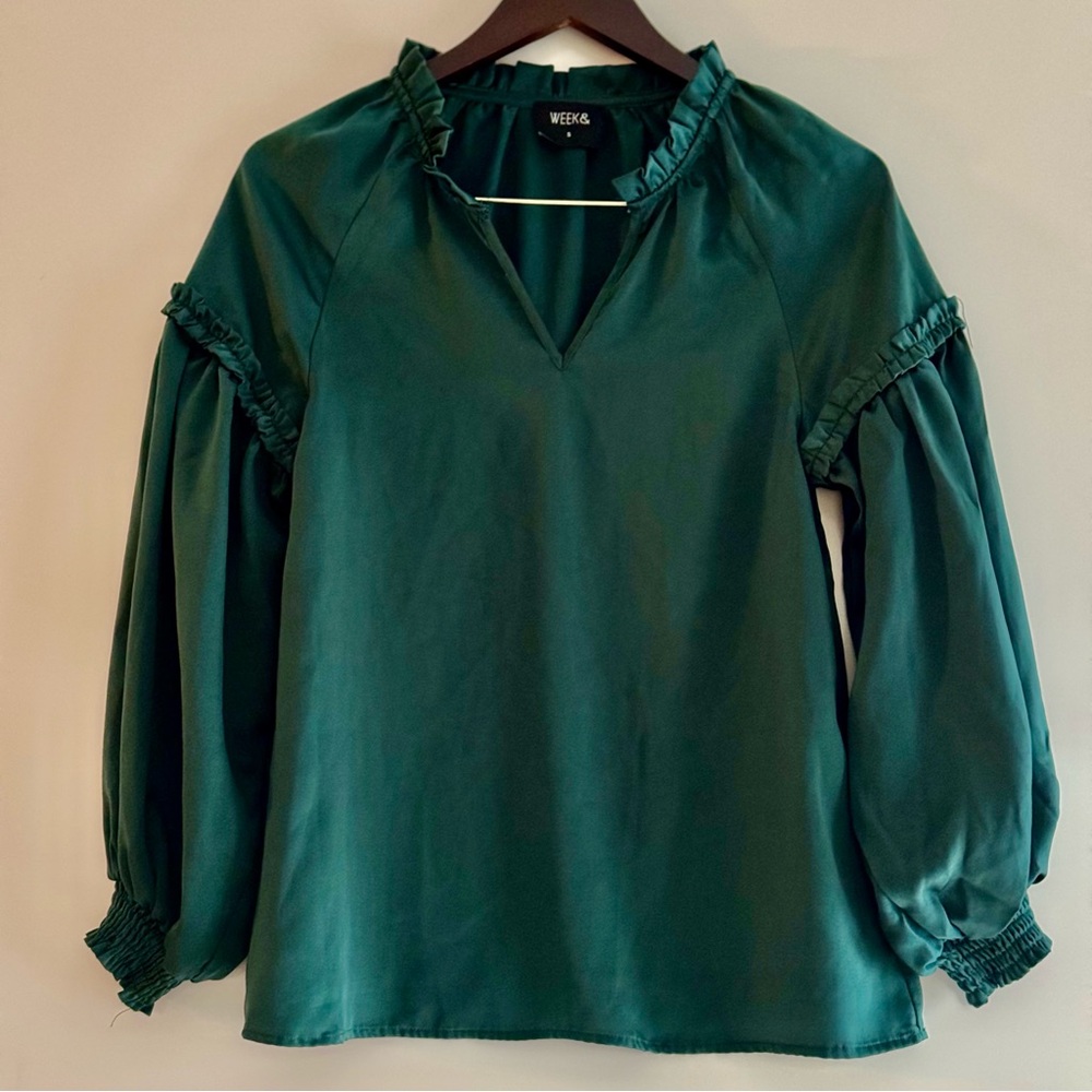 Week& Green Ruffle Sleeve Women's Top - Picture 2 of 11